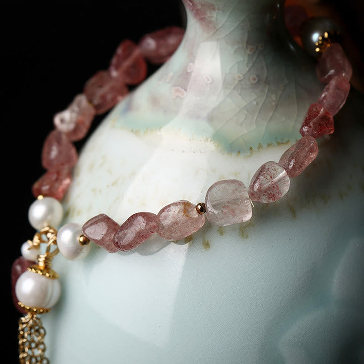 Armband Erdbeerquarz Perle Heilung Liebe Handgelenk getragen elegant