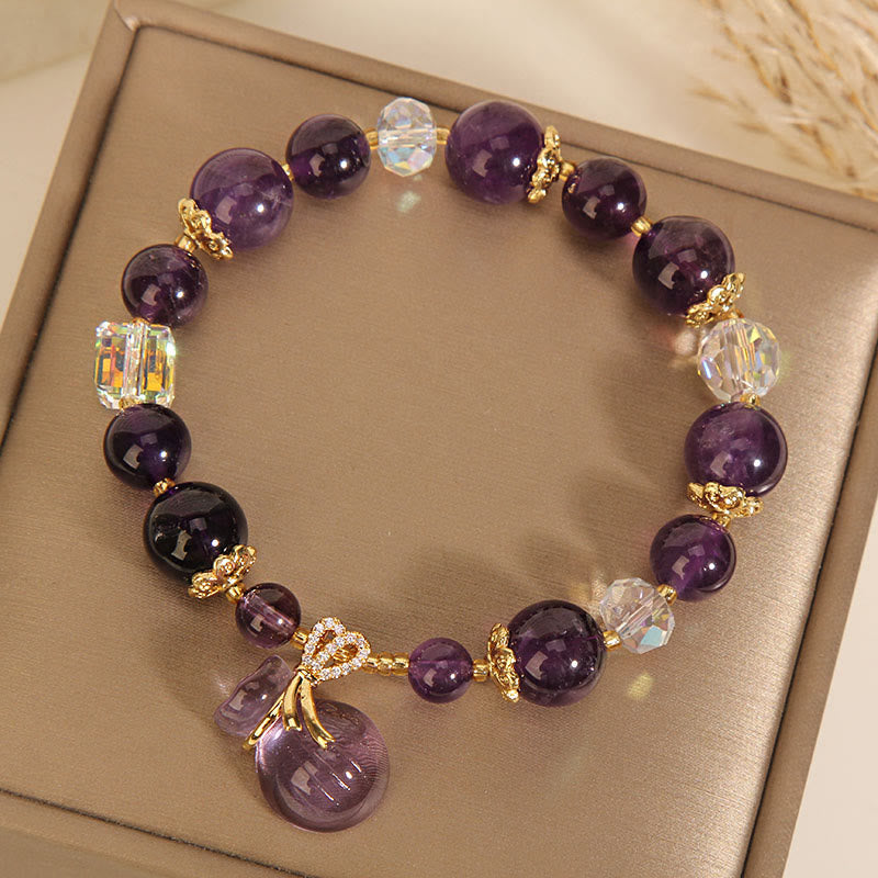 Armband Amethyst Kristall mit goldenen Perlen und Anhänger elegant.
