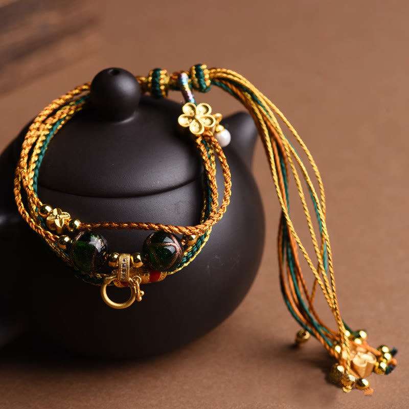 Armband – Heilung & Stärke grüne Perlen goldene Quasten elegantes Design