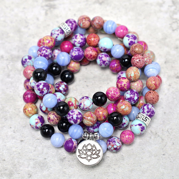 Armband Lila Miano Real Lotus Naturstein Perlen mehrfarbig Flatlayaufnahme