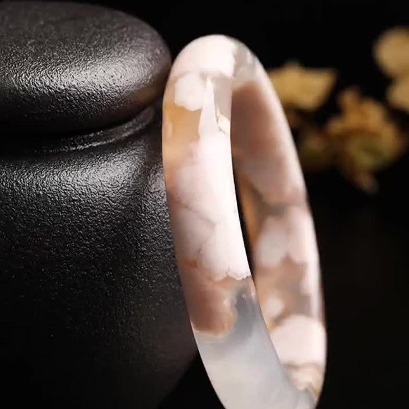 Armband Achat – Frieden am Handgelenk, weiße Naturstein elastisch getragen