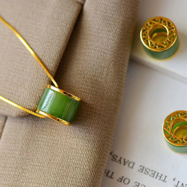 Kette Jade Lotus – Echter Naturstein – Grüne Jade Kette Lotus Anhänger goldfarben eleganter Naturstein Schmuck