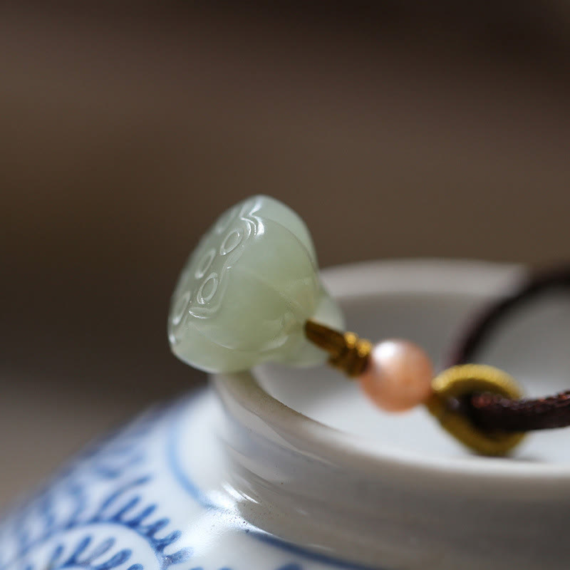 Jade Anhänger Lotus Frieden Naturstein Kette