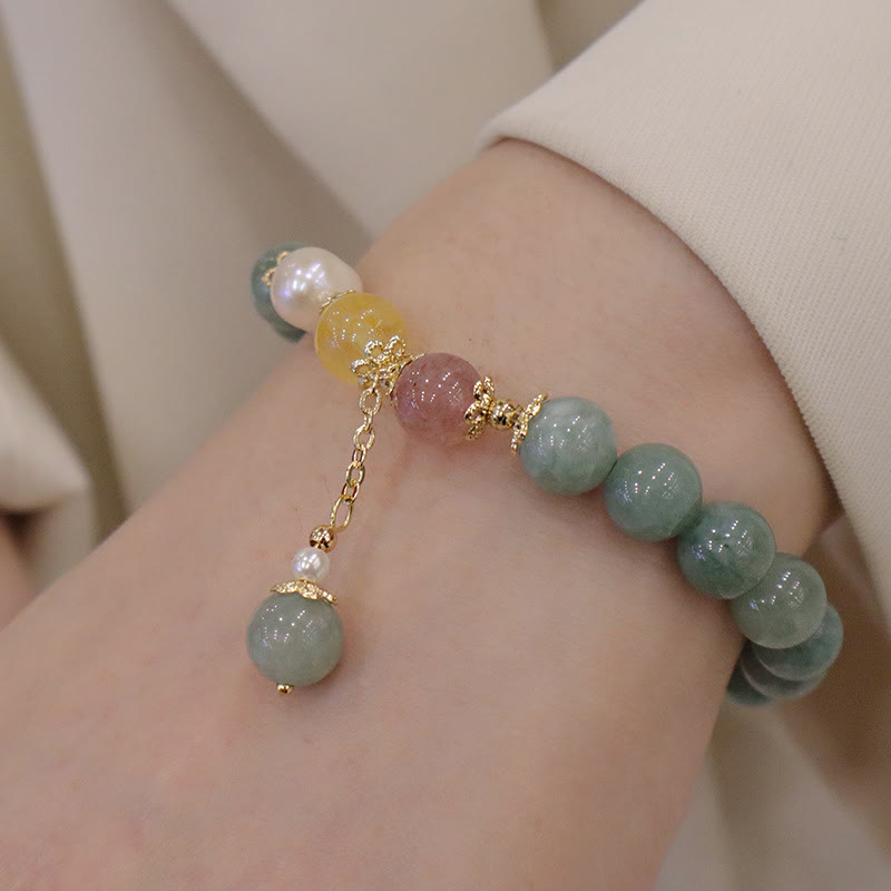 Armband Erdbeerquarz Perle Glück Fülle Naturstein grün elegant getragen