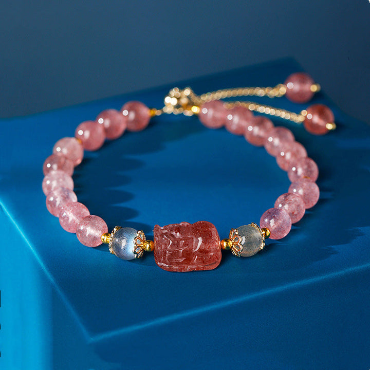 Armband Erdbeerquarz Aquamarin Pixiu elastisch Heilstein Schmuck elegant Display