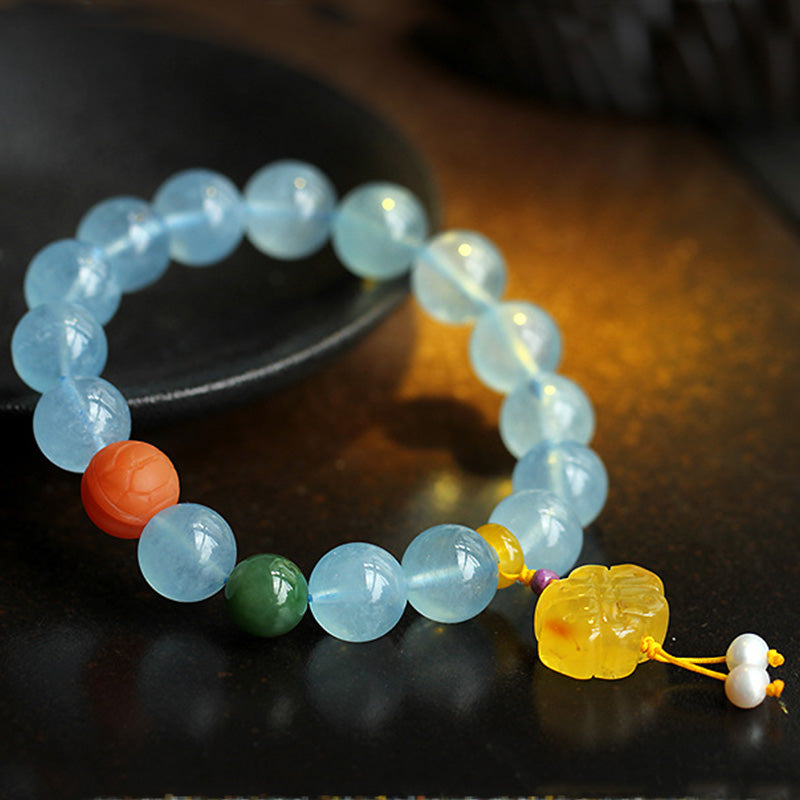 Armband Aquamarin – Frieden mit bunten Naturstein Perlen elastisch getragen