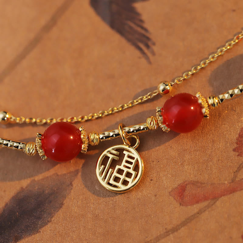 Armband Roter Achat Fu-Zeichen goldene Kette Handgelenk getragen