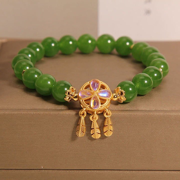 Armband Grüne Jade Kleeblatt – Glück & Liebe, goldener Verschluss elegant.