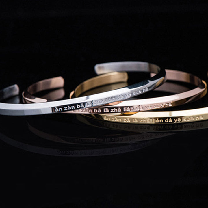 Armband – Schutz & Segen mit chinesischen Schriftzeichen elegant präsentiert