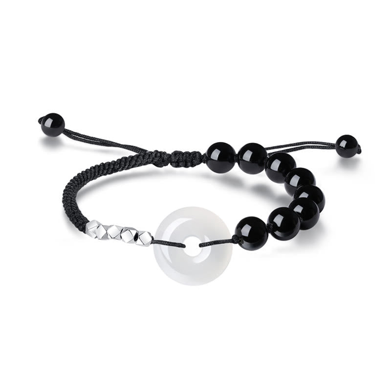 Schwarzes Obsidian Armband mit Silber-Details auf weißem Hintergrund elegante Ausführung