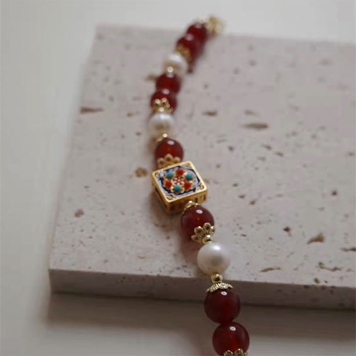 Armband Roter Achat Perle goldene Perlen weiße Kugeln elegant