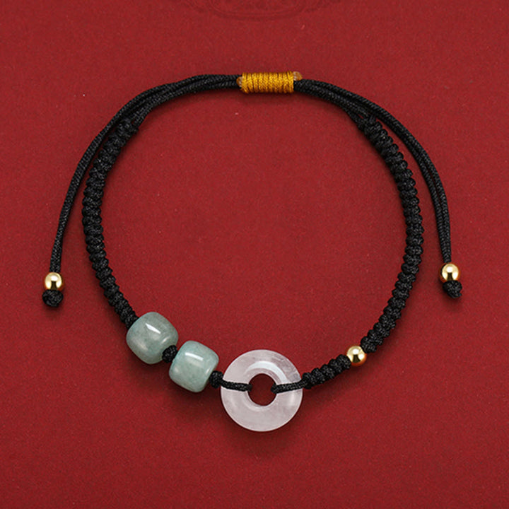 Armband mit grünem Aventurin, weißer Jade und schwarzer Schnur elegant.