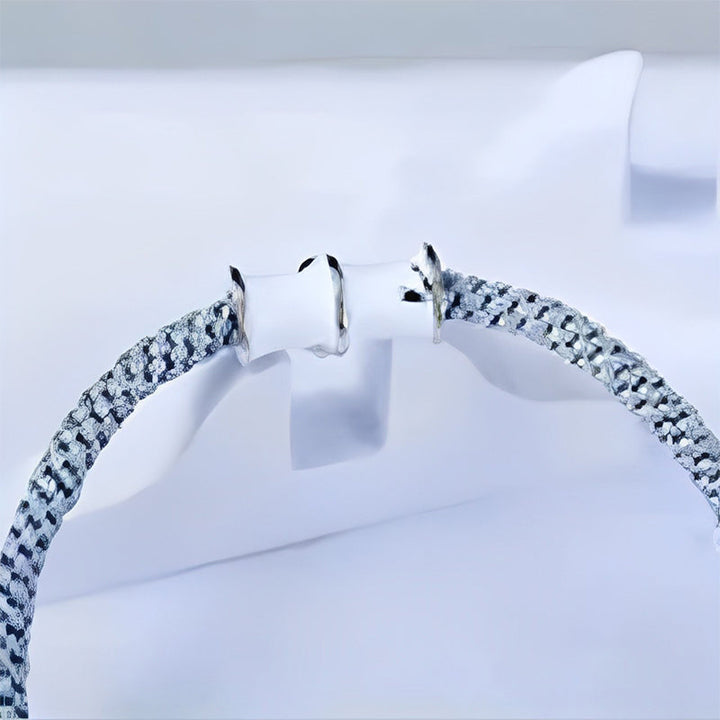 Armband Bambus – Heilung mit grauem Seilmuster elastisch getragen