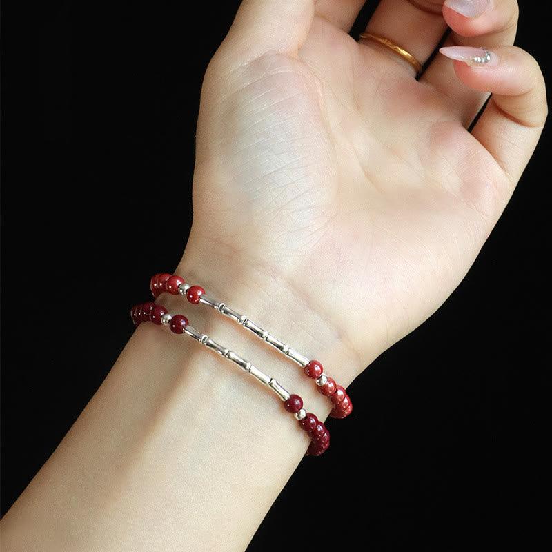 Armband 925 Silber Zinnober Ruhe Energie am Handgelenk getragen rote Perlen