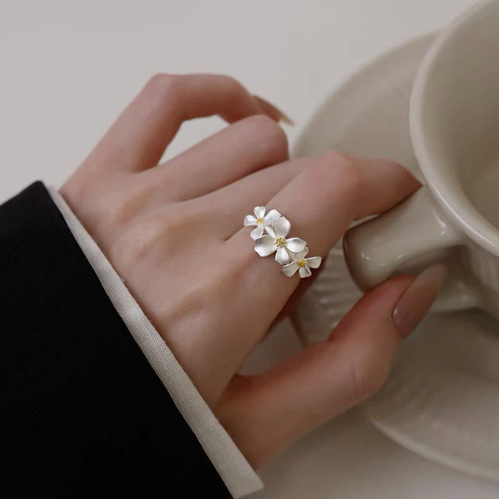 Ring 925 Silber Gardenie getragen Hand elegant Schutz Glück