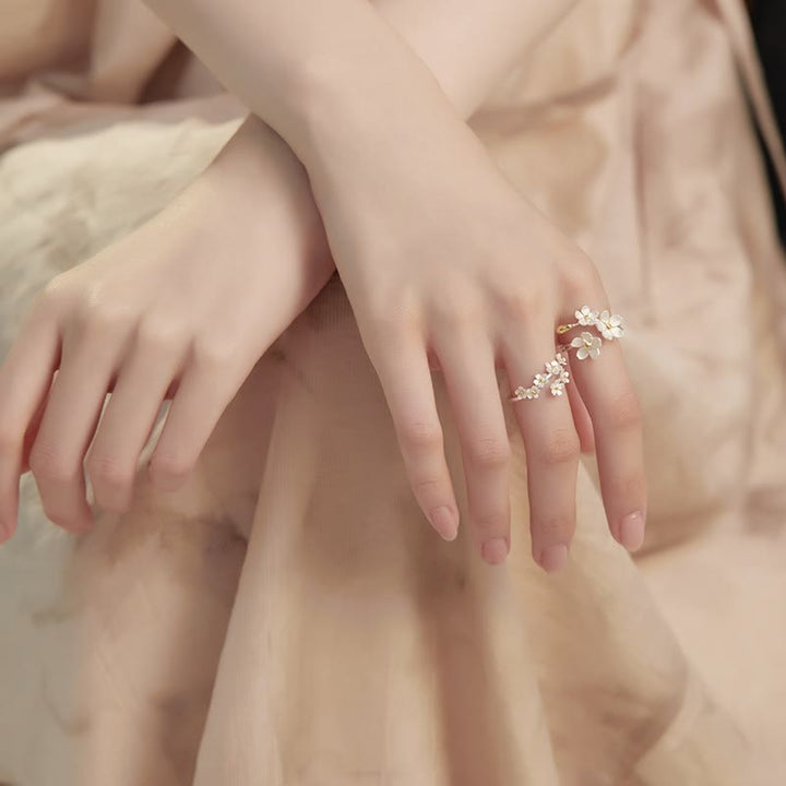 Ring 925 Silber Irisblüte Schutz zarte Blüten elegant getragen Fingerring