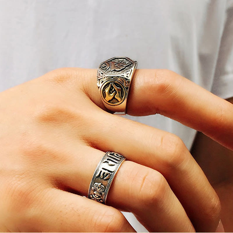 Ring 925 Silber Sanskrit-Design – Schutz und Harmonie Fingerring getragen