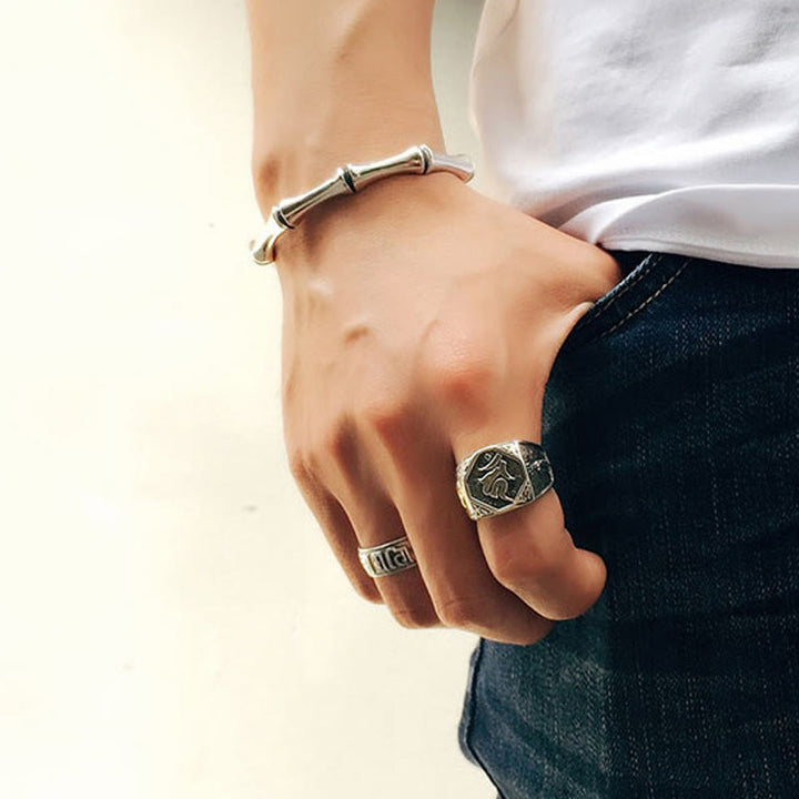 Ring 925 Silber Sanskrit-Design Schutz Energie am Finger getragen