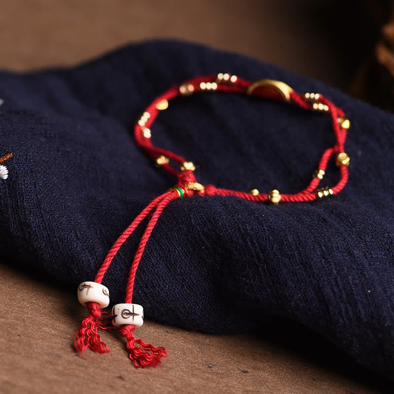 Armband Zinnober – Glück rotes Seil goldene Perlen traditionell elegant