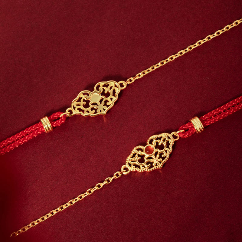 Vergoldetes Armband mit rotem Seidenfaden Glück und Stärke symbolisierend elegant.