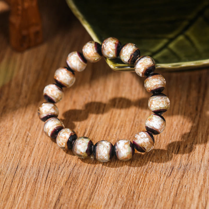 Armband Classic – Glück & Wohlstand aus bronzefarbenen Perlen elastisch getragen