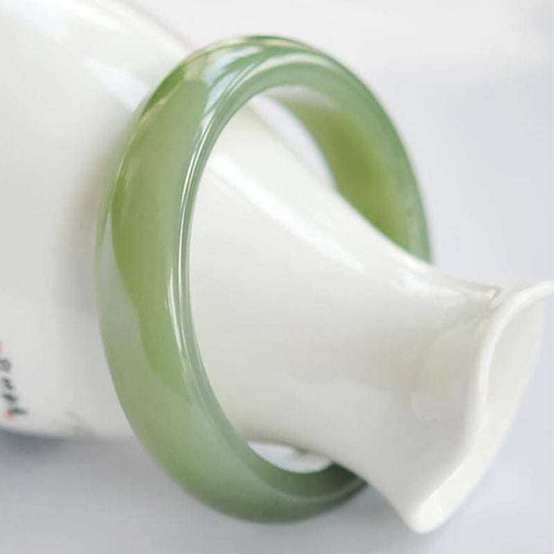 Jade Armband grüner Stein elegant glänzend Naturstein elastisch Armband