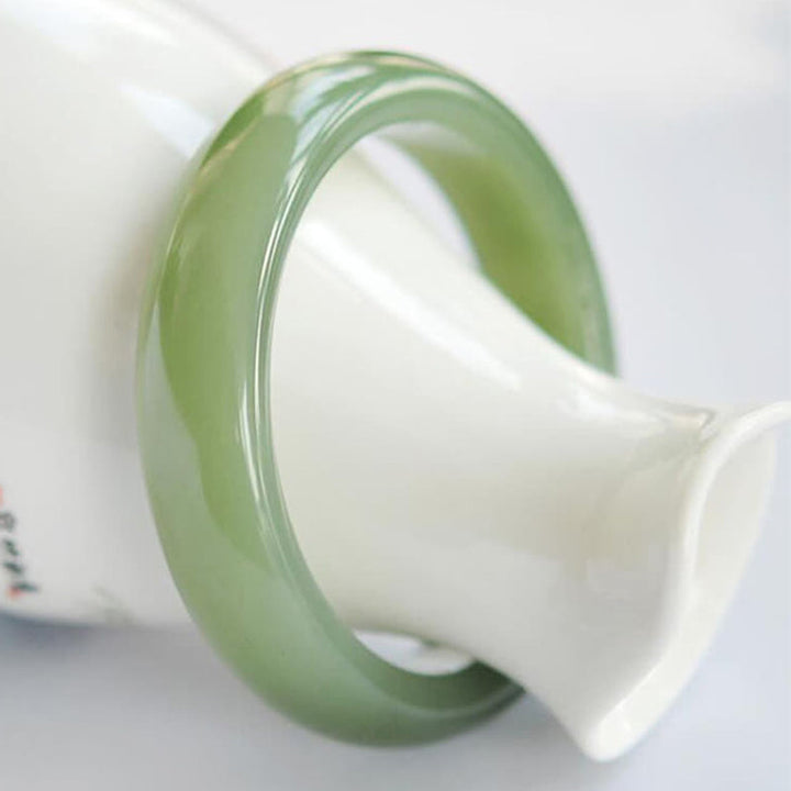 Jade Armband grüner Stein elegant glänzend Naturstein elastisch Armband