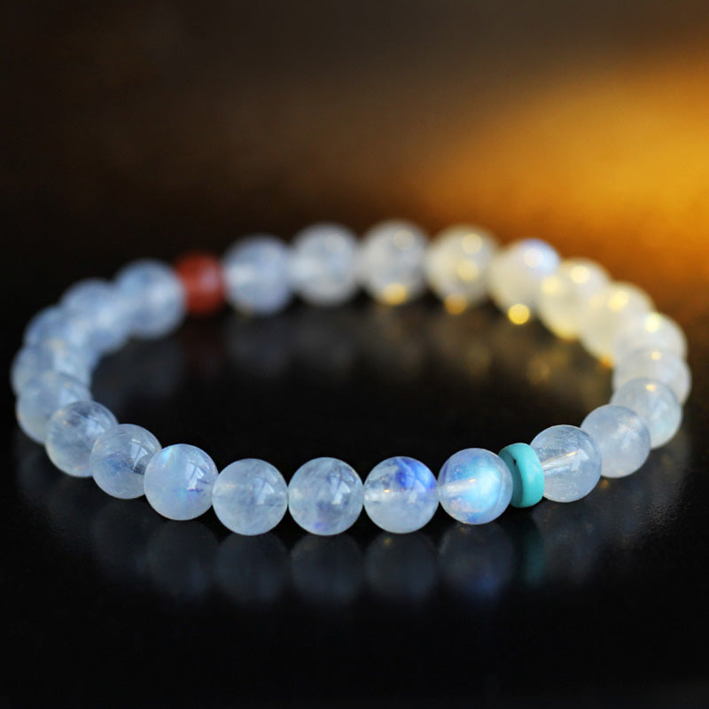 Armband Mondstein Mond – Heilung & Ruhe transparente Perlen elastisch getragen