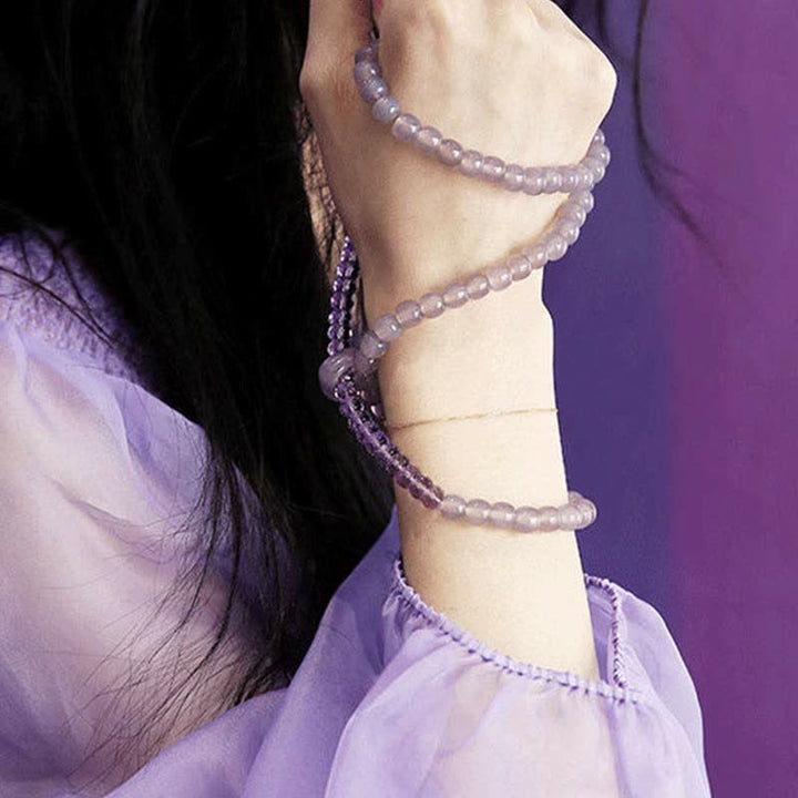 Armband Amethyst Kristall Heilung Stärke lila Perlen Handgelenk getragen