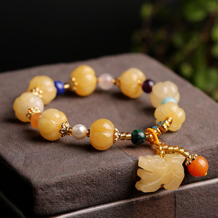 Jade Pixiu Armband mit goldenen Perlen und Natursteinen Wohlstand.