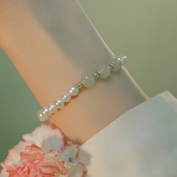 Armband Weiße Jade Cyan Jade mit Perlen am Handgelenk getragen elegant