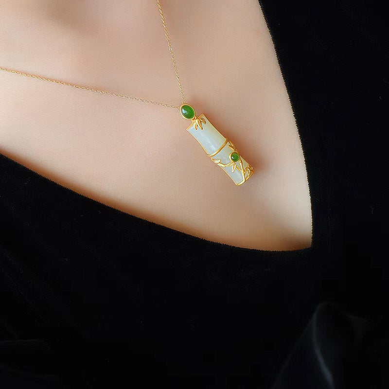 Kette Jade Bambus Heilstein – Schutz & Energie – Bild 5 – Jade Kette Bambus Heilstein Anhänger grüner Naturstein elegant getragen