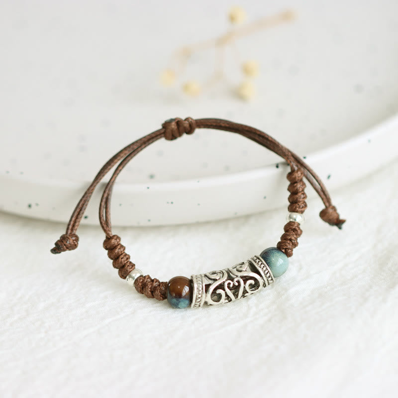 Armband – Wohlstand mit Braunstein und silbernen Verzierungen, Makramee.