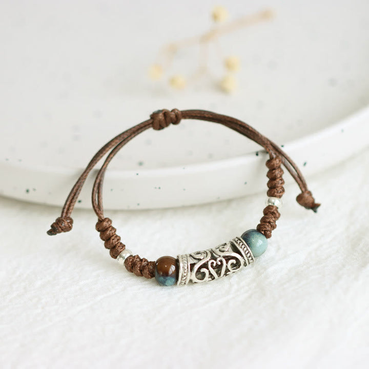 Armband – Wohlstand mit Braunstein und silbernen Verzierungen, Makramee.