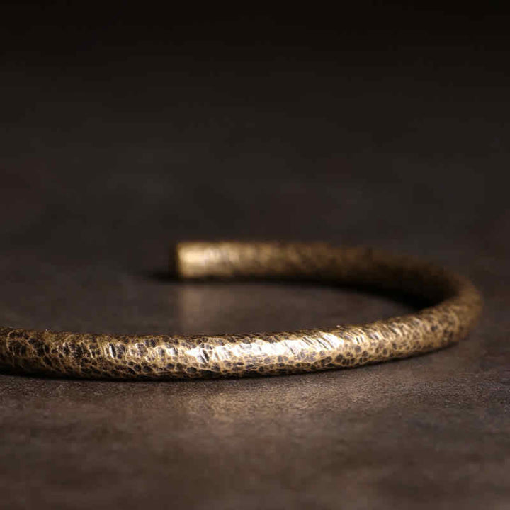 Armband Kupfer – Balance Harmonie gewickelt strukturierte Oberfläche dunkel