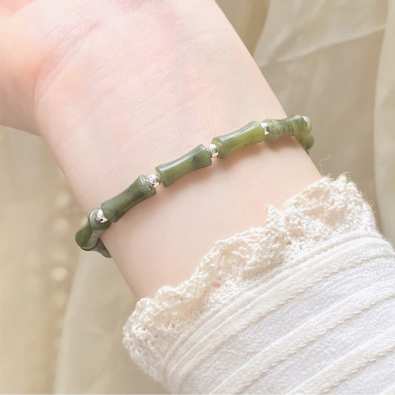 Jade Armband 925 Silber grüner Naturstein elastisch Handgelenk getragen