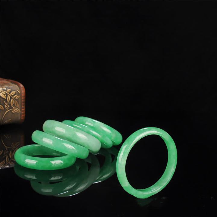Grünes Jade Armband Set Naturstein poliert glänzend elastisch tragbar.