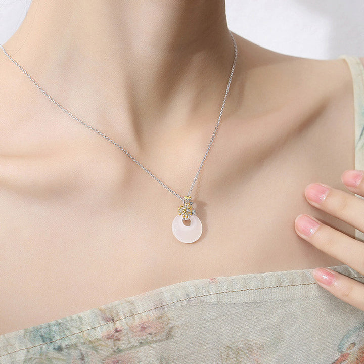 Kette Chalcedon Blüten Harmonie Anhänger Eleganz