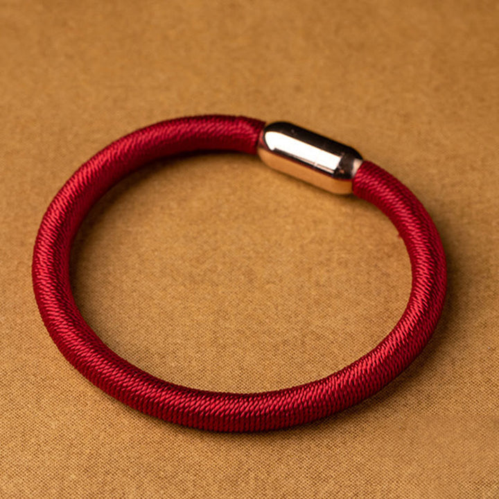 Rotes elastisches Armband Magnetisch mit silbernem Verschluss Naturstein