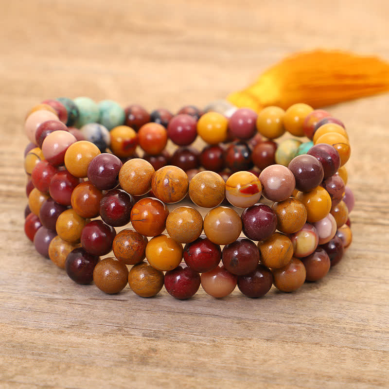 Mala 108 Perlen Mookaite Emotional Armband bunte Natursteine Holztisch