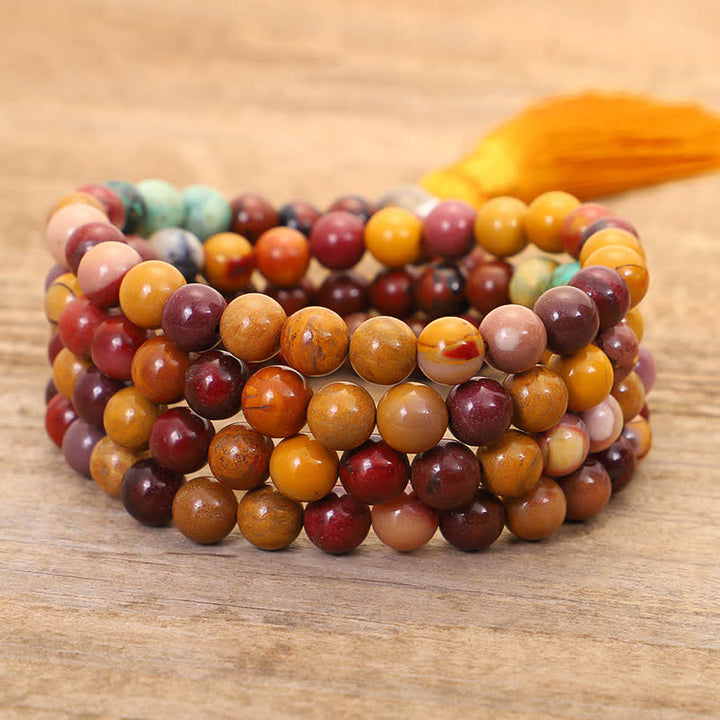 Mala 108 Perlen Mookaite Emotional Armband bunte Natursteine Holztisch