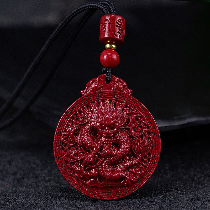 Kette Zinnober Drachen Anhänger rot geschnitzt traditionelles Design Schutz Kraft