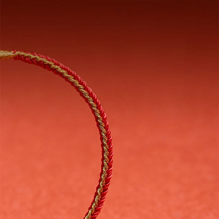 Rotes Armband mit goldenen Fäden Chinesisches Tierkreis – Schutz elegant.