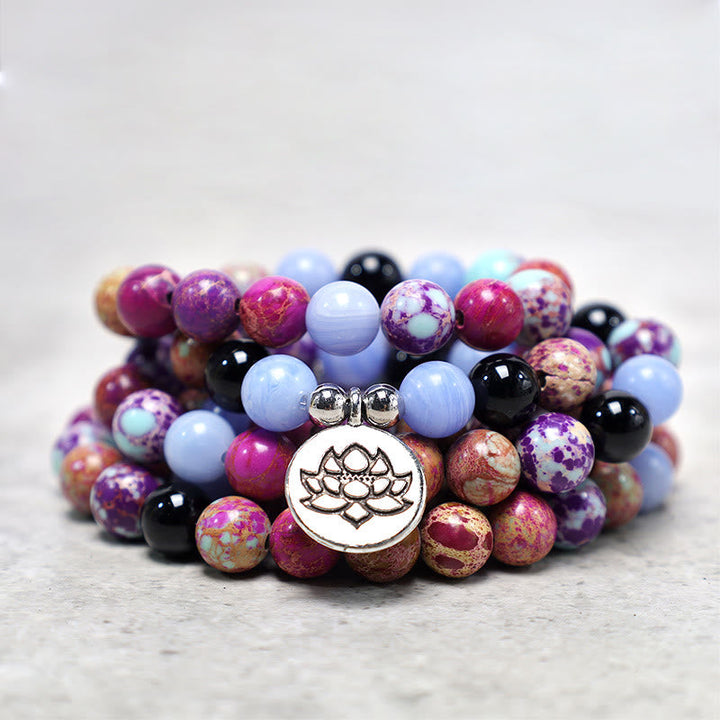 Armband Lila Miano Real Lotus mit violetten Perlen Natursteinen Flachaufnahme