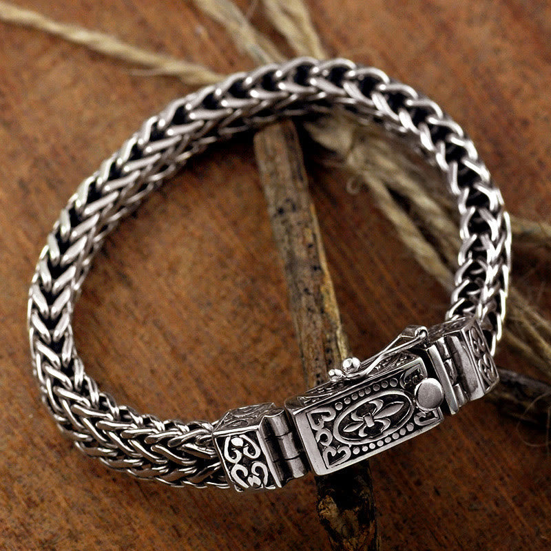 Silbernes Drachen Armband am Handgelenk, geflochtenes Design Heilung Balance.