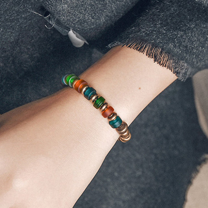 Armband Kupfer Colorful – Wohlstand mit bunten Perlen am Handgelenk getragen
