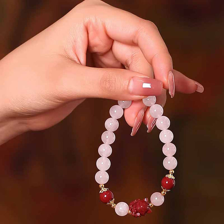 Rosenquarz Armband Zinnober Kristall Fuchs – Liebe elegant getragen