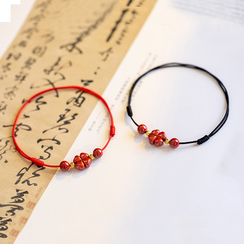 Rote Zinnober Armbänder auf Schriftrollen, traditionelles chinesisches Design flach.