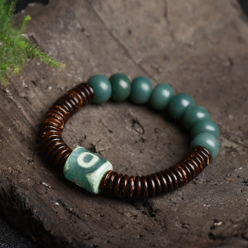 Armband Tibet Cyan Bodhi Samen Dzi auf Stein Nahaufnahme Detail