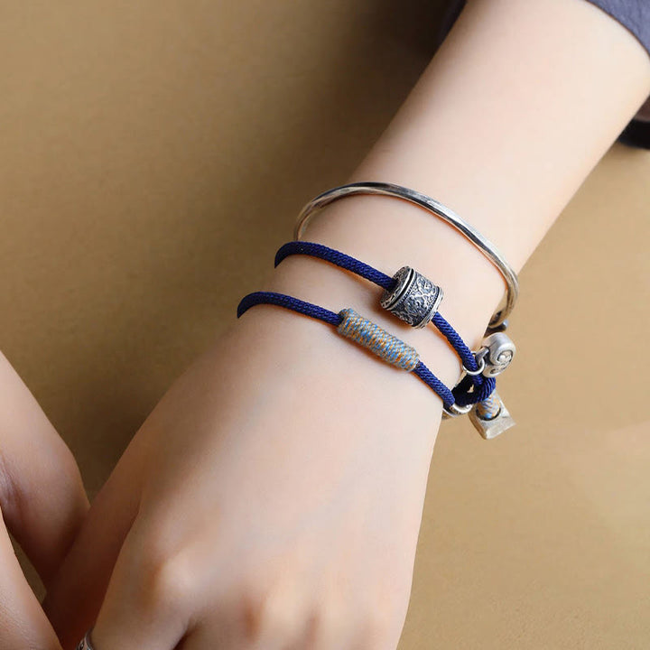 Armband Om Mani Padme Hum Doppelgeflochten – Glück am Handgelenk getragen blau silber